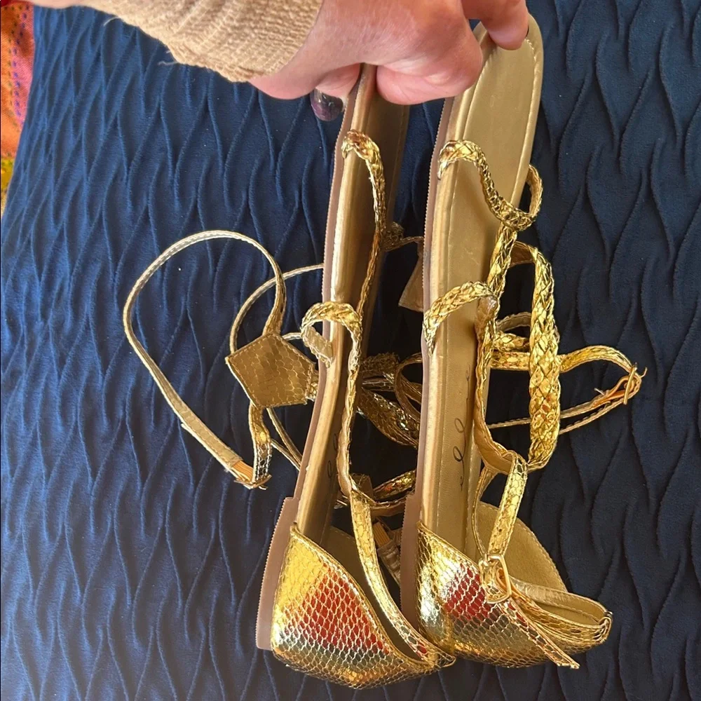 NWOT Elegant Gold Strappy Sandals - Picture 9 of 9